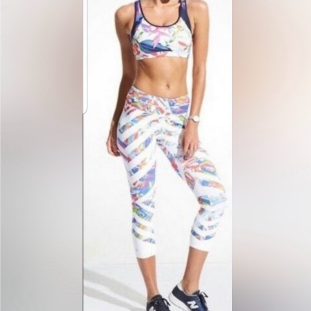 Athleta Kaleidoscope Sonar Capri Leggings